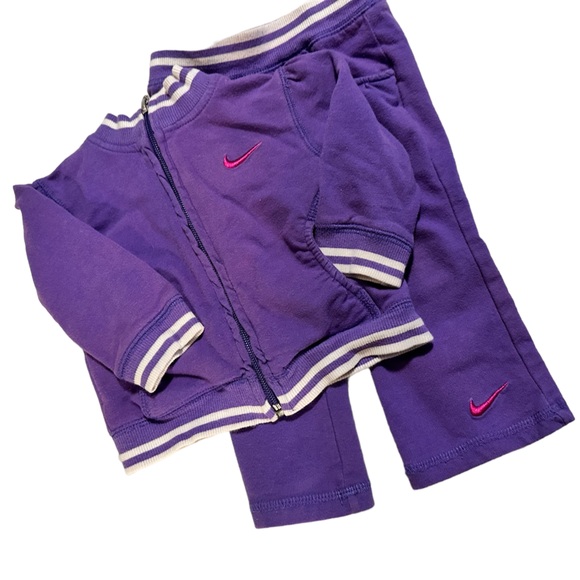 Nike Sweat Suit Top and Bottom Set - Picture 2 of 9